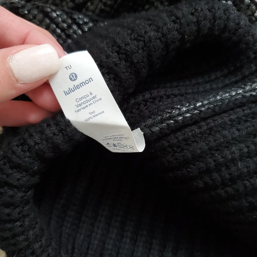 Lululemon All That Shimmers Toque Wool Beanie Winter Pompom Hat in Black